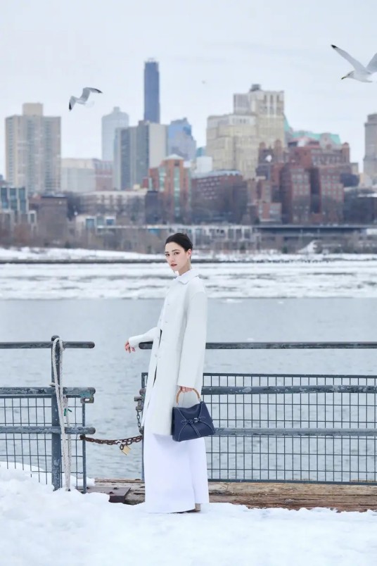 这届00后办年货：硬菜全用买的，面子全靠AI的