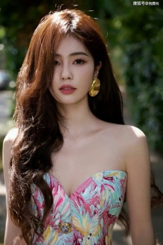 张一山晒发小聚会照：33岁染白发、扎小揪揪，他在用“少年感”对抗岁月